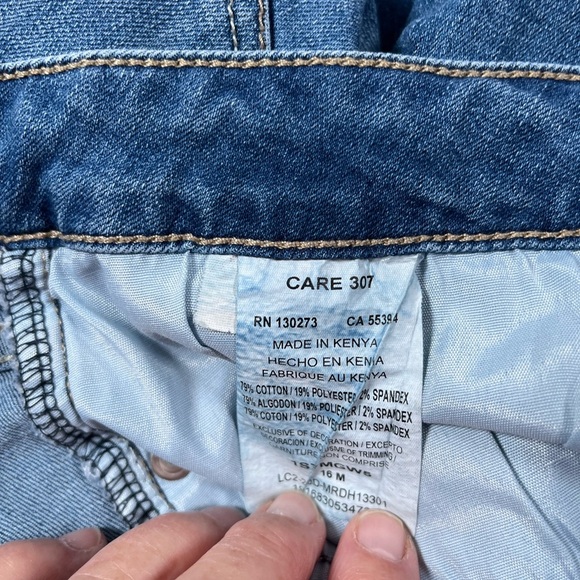 Lee Ryder Women’s Classic midrise Blue Jean Shorts, size 16M - Picture 12 of 13